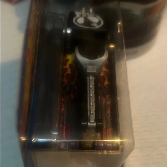 Monster Trucks Big Rigs - Bone Shaker TOW TRUCK - Picture 5 of 9